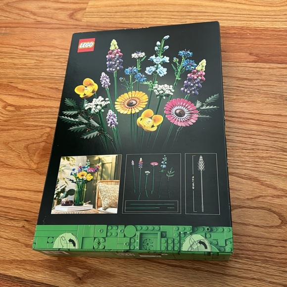 New LEGO® Icons Wildflower Bouquet (10313) - New in Box - Picture 4 of 5